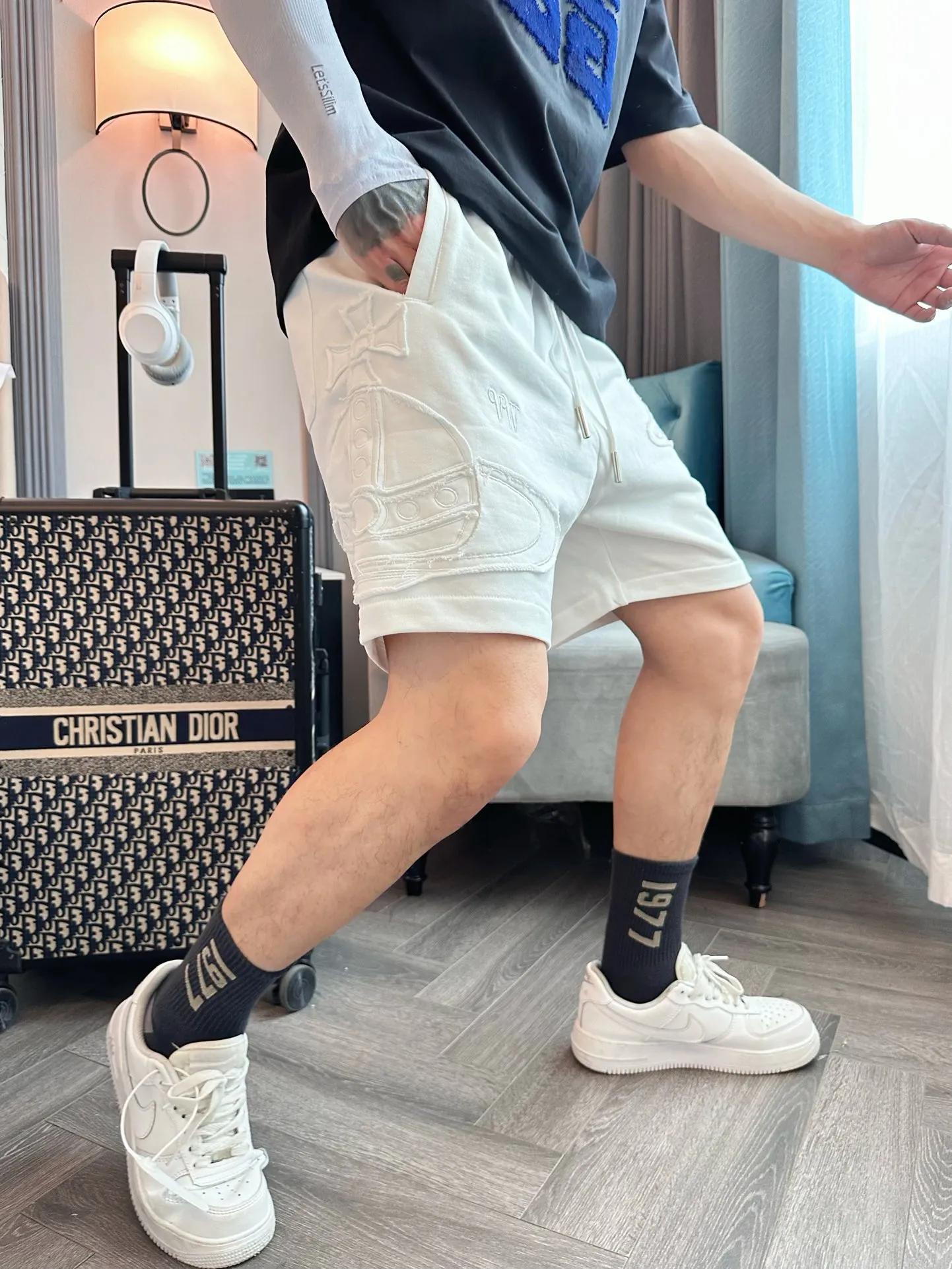 The Queen Mother's three-standard complete 2026 summer New Arrival men's casual shorts, advanced custom-made fabric Breathable fabric, Breathable elasticity and comfort, impeccable details, top-grade accessories, original logo design concept, delicate and soft feel! The upper body fit is awesome! Size: M-XXXL Please state your height and weight when ordering